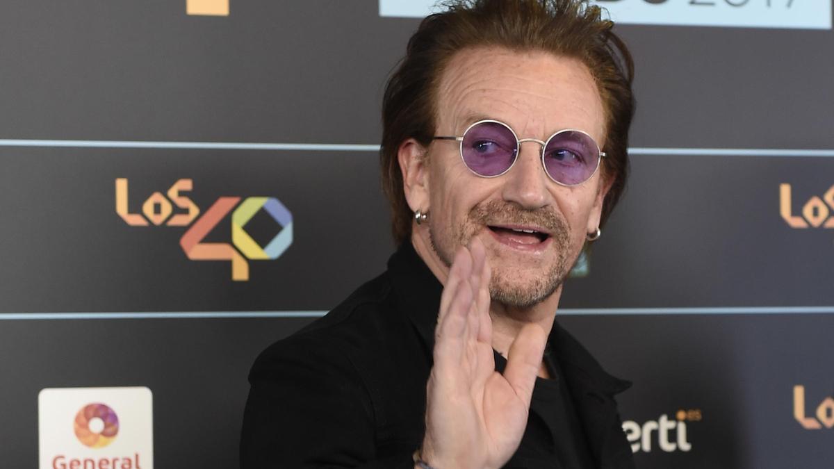 Bono de U2 en los 40 Principales Music Awards 2017