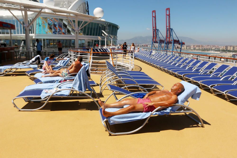 Paseamos por el interior del Harmony of the Seas, el crucero más grande del mundo que hace escala en Málaga.