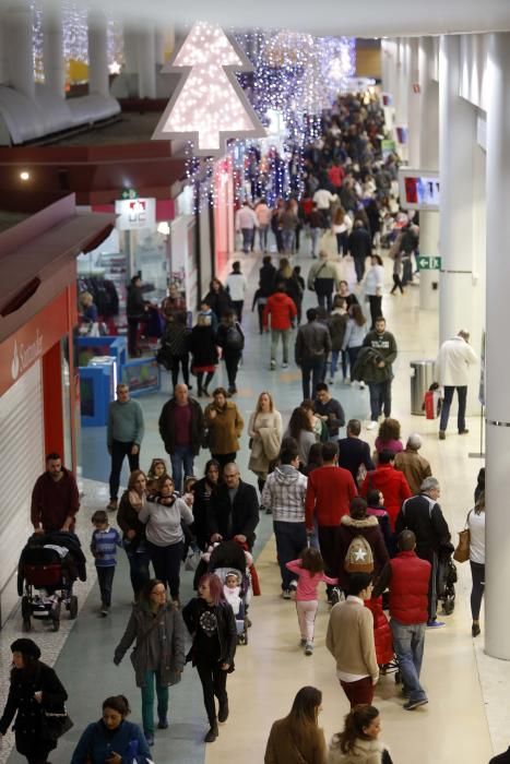 Los valencianos aprovechan el puente para comprar