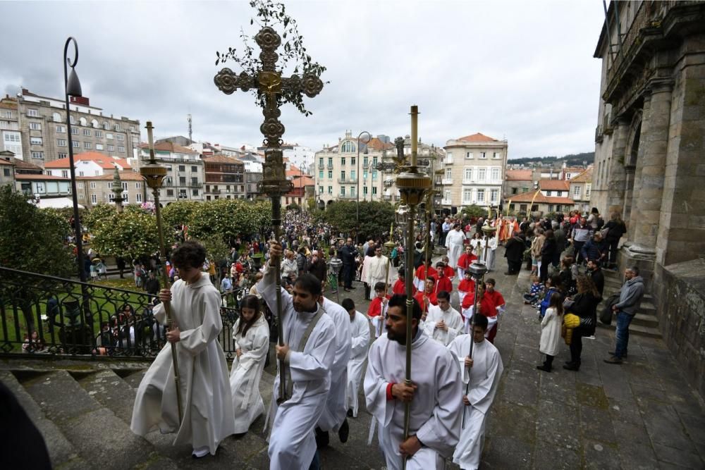 Multitudinaria procesión de "La Burrita" en Pontevedra. // G. Santos