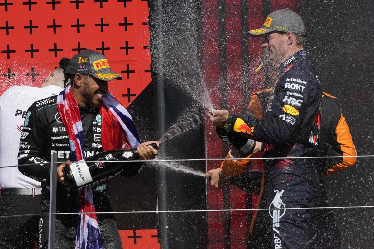 Lewis Hamilton celebra su victoria en Silverstone