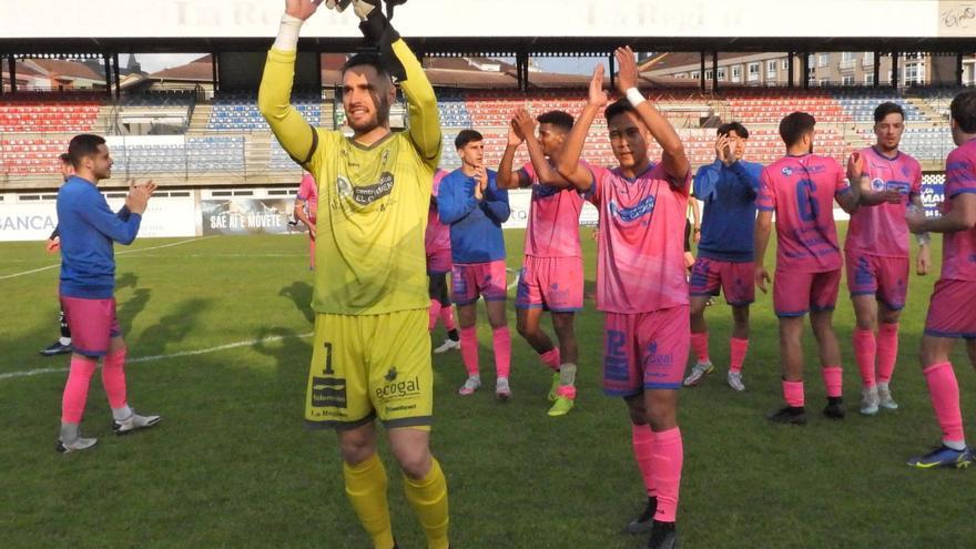 El Ourense CF vence, pero le toca el camino largo