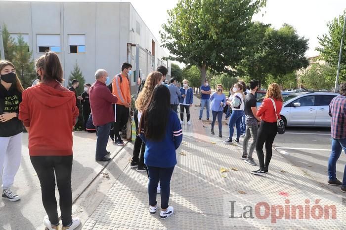 Los alumnos del IES Los Molinos (Cartagena) se concentran para pedir más profesores