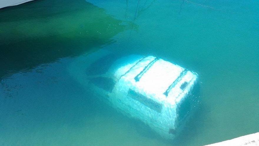 Blub, blub, blub: Auto im Hafenbecken von Puerto Portals