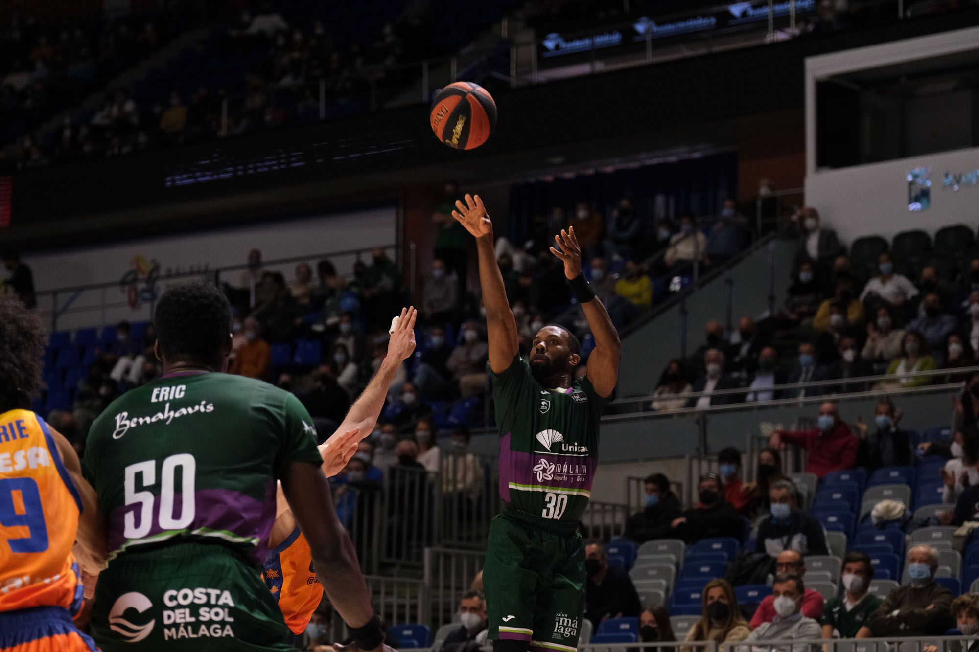 Las imágenes del Unicaja - Valencia Basket de la Liga Endesa.