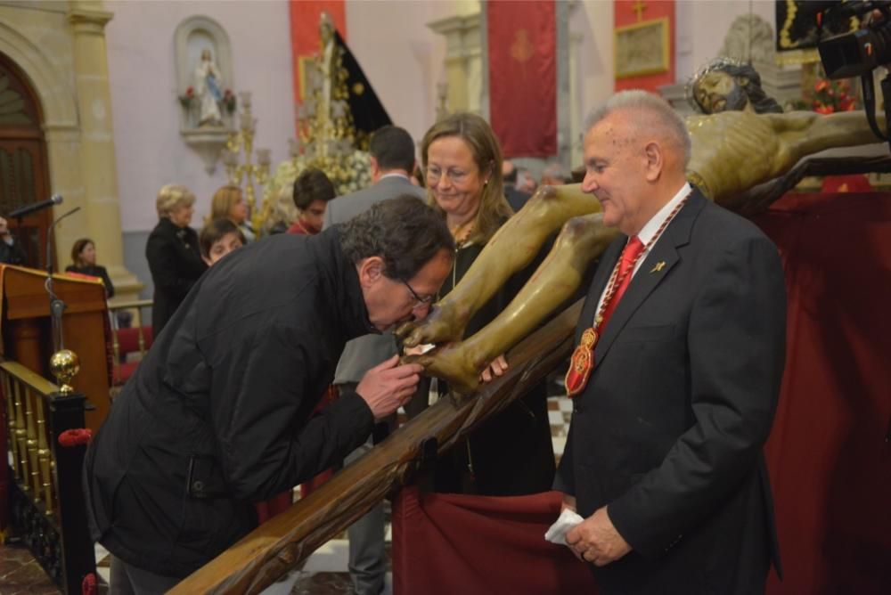 La lluvia no puede con el Besapié del Perdón