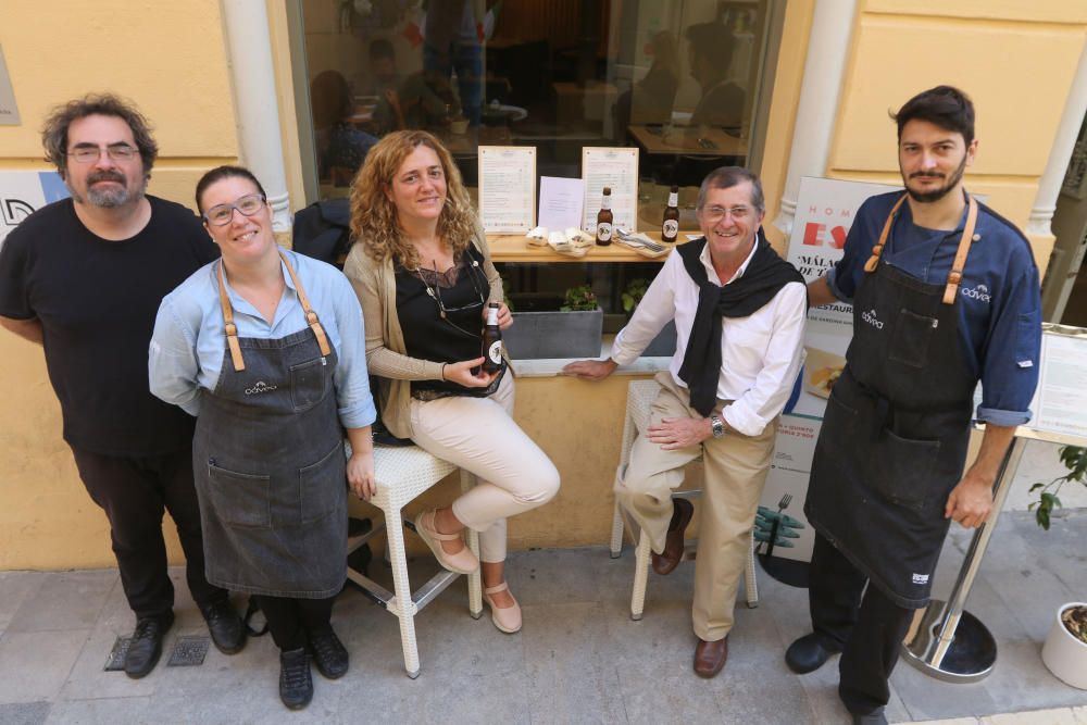 Gaby Beneroso, Mónica Serrano, Esperanza Peláez, Manuel Duarte y Alberto Molina, en el restaurante Cávea.