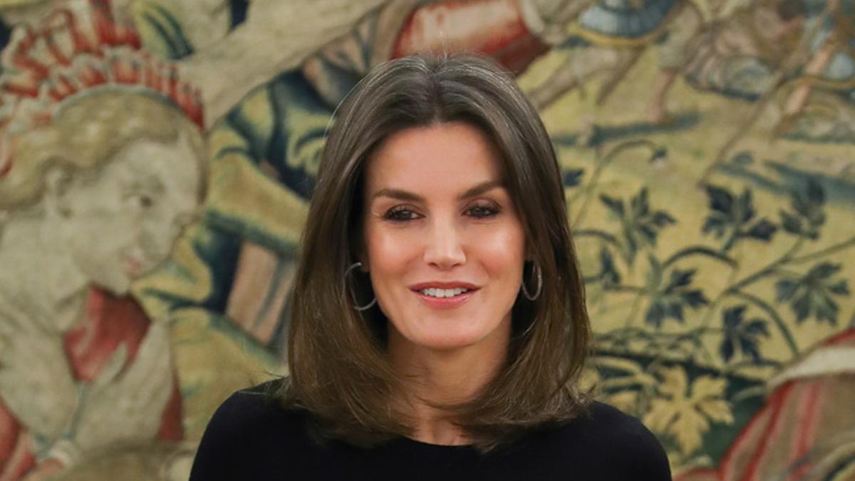 Letizia Ortiz con falda de estampado de serpiente de Zara