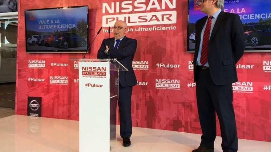 Miguel González, gerente de Cyasa, y Abel Simón, de Nissan Motor España, a la derecha.