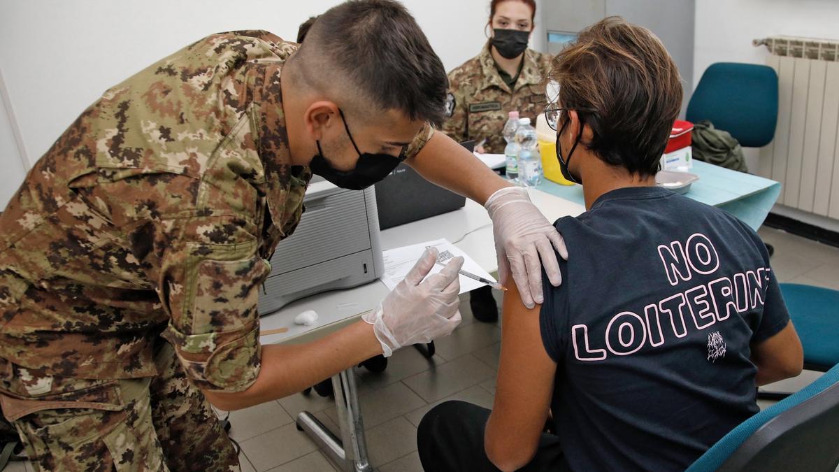 Vacunación contra la Covid-19 en Milán.