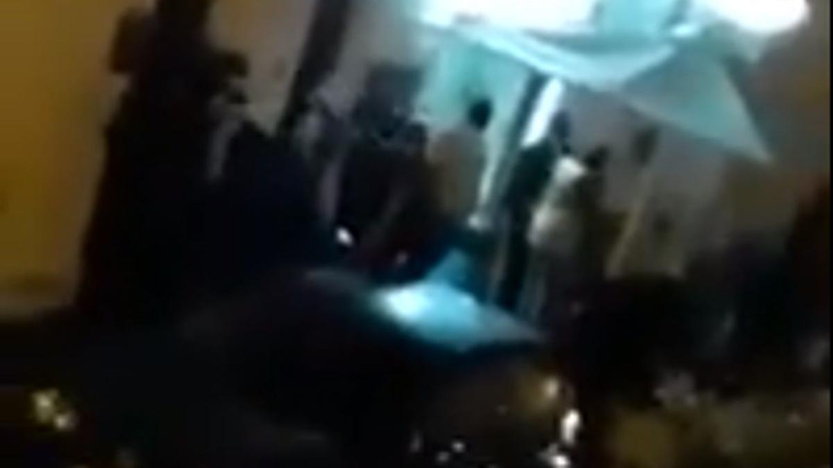 Vecinos denuncian los "escándalos y peleas" que aguantan por un bar de Lanzarote