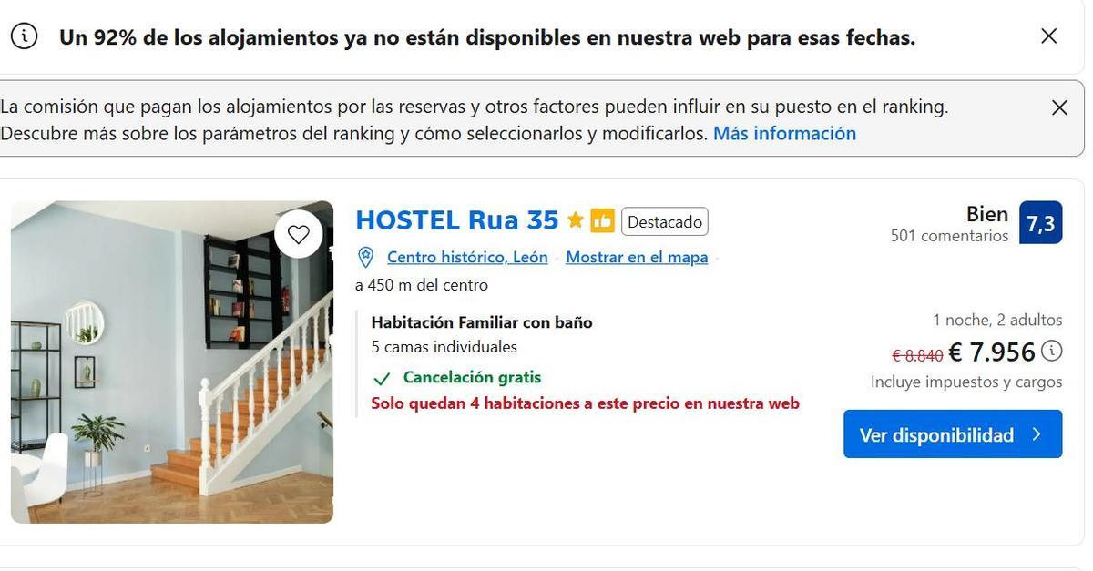 Una habitación familiar con baño se alquila en León por casi 8.000 euros la noche en la plataforma 'Booking'.