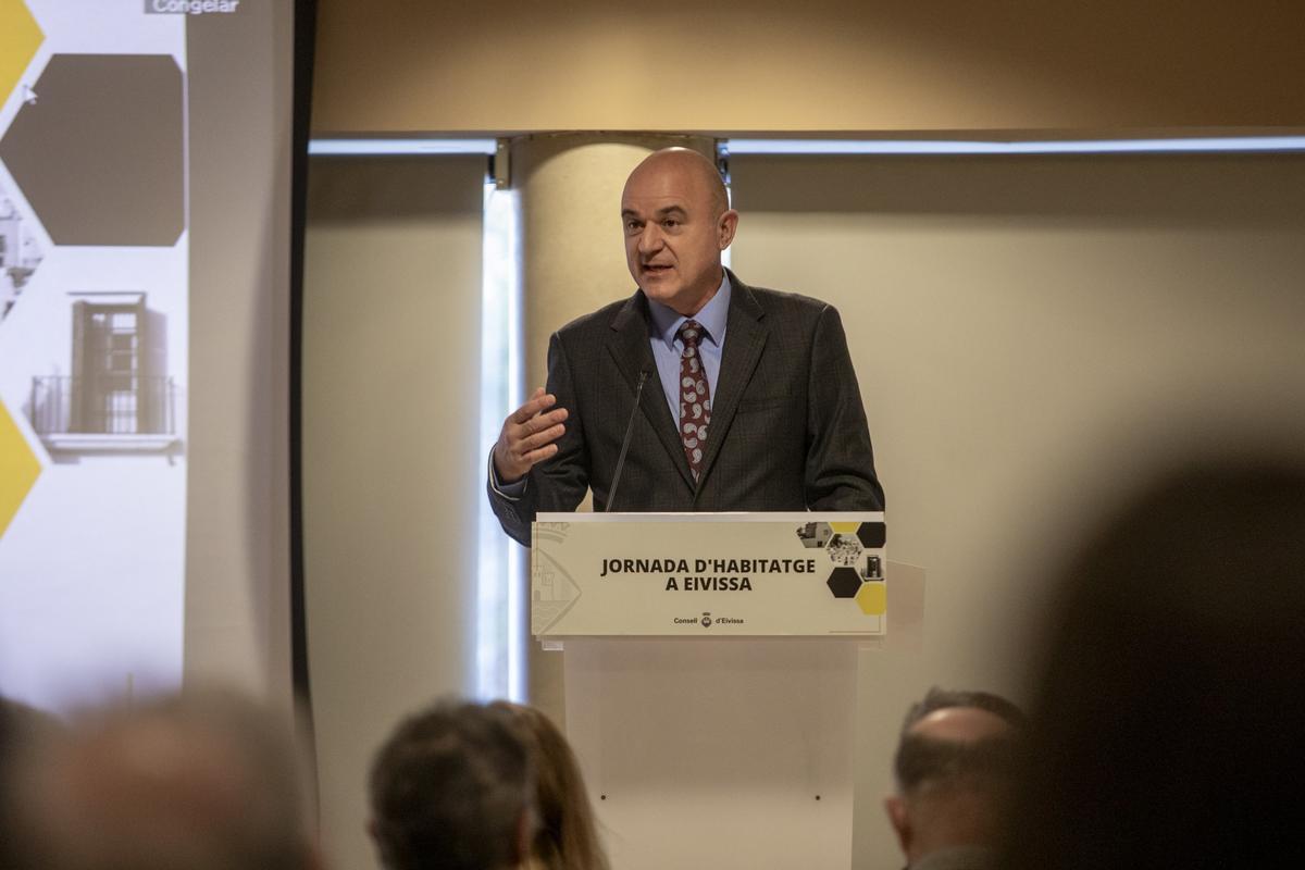 El presidente del Consell, durante su discurso inaugural en la jornada sobre vivienda en Ibiza.