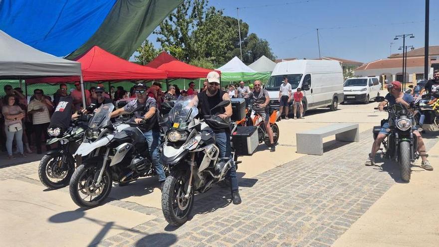 Moteros se concentran en Humilladero a beneficio de los enfermos de cáncer
