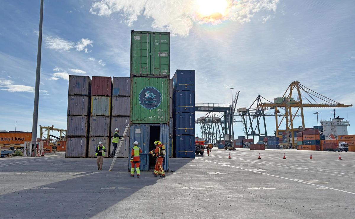 Contenedores en el puerto de València