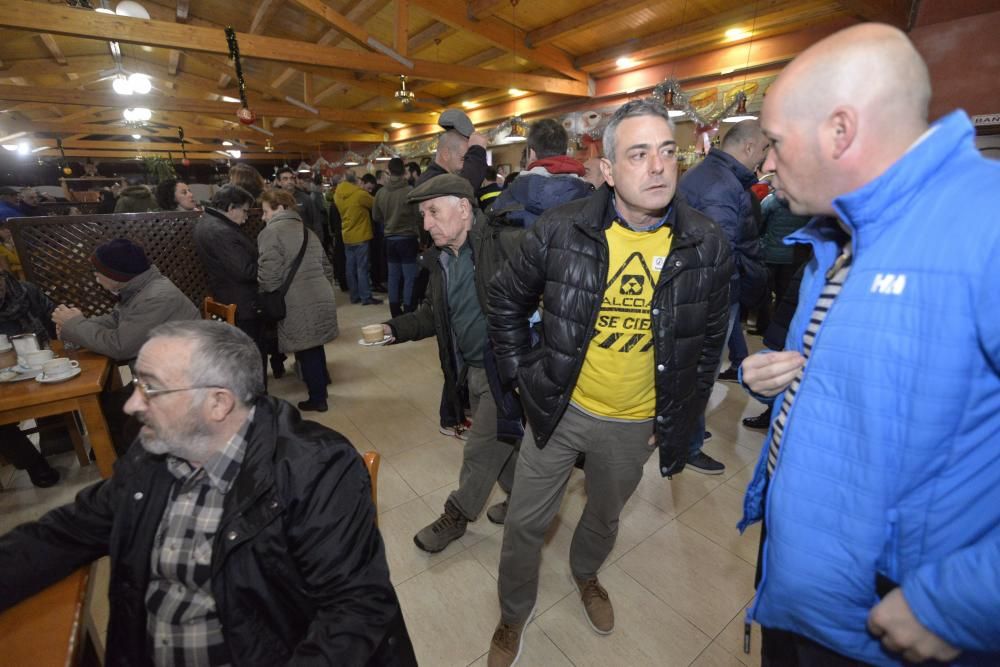 Los trabajadores de Alcoa de Asturias parten hacia Madrid a una manifestación contra el cierre de la fábrica