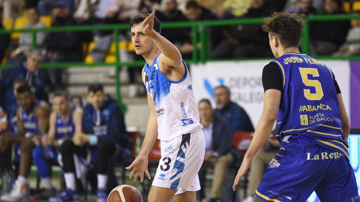 Albert Lafuente, en su anterior etapa con el Cáceres.