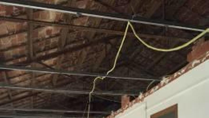 El Consell repara el techo del colegio de Cullera que hundió el temporal