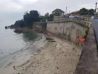 Moaña destapa las vigas del muro de O Con para estudiar los daños estructurales