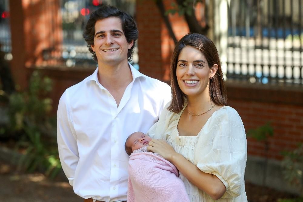 Sofia Palazuelo y Fernando Fitz James presentan a su hija Rosario