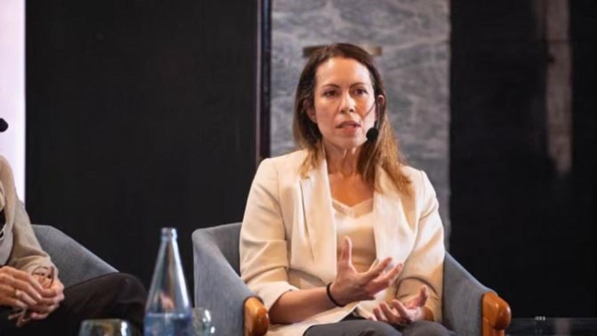 La presidenta de ACIT, la patronal tabaquera de Canarias, Dácil Barreto, durante un acto en Tenerife organizado por la CEOE