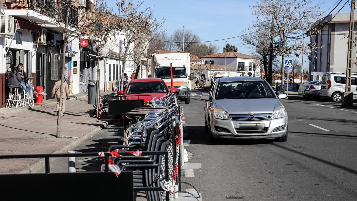 Avenida de San Blas, en Cáceres. Será objeto de dos actuaciones que facilitarán el tránsito de los peatones, con cargo a los Fondos de Resiliencia.