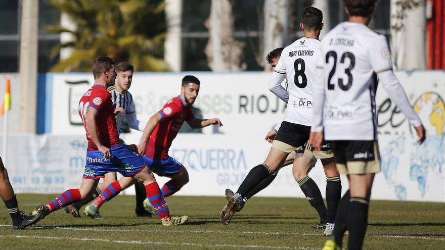 Imagen del choque ante el Calahorra en La Planilla