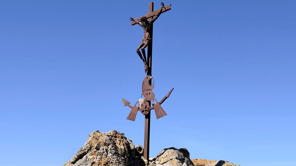 Cristo de los Buzos, en el Monte Roldán