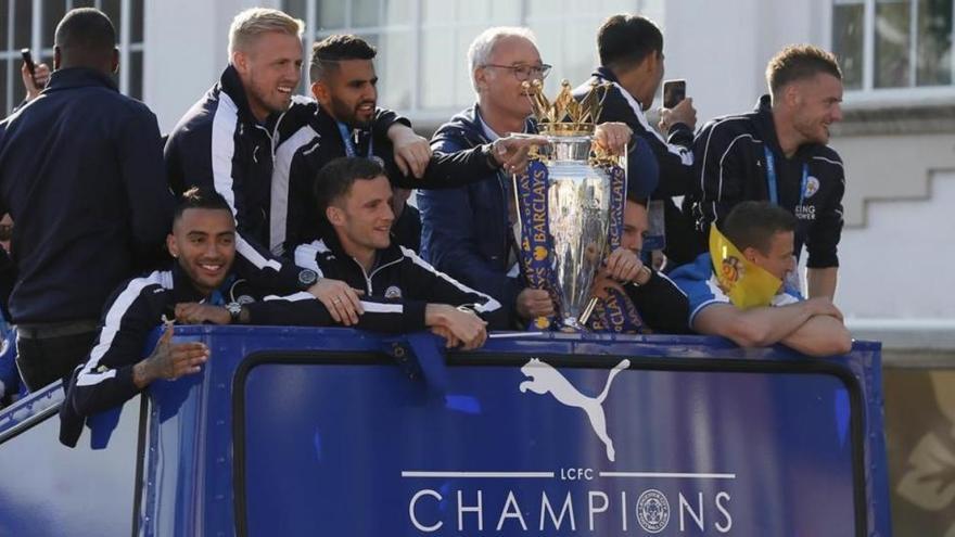 El Leicester disfruta de su fiestón en la calle