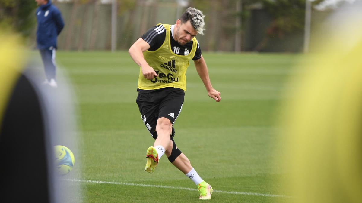 Álex Gallar, en un entrenamiento en su etapa en el FC Cartagena