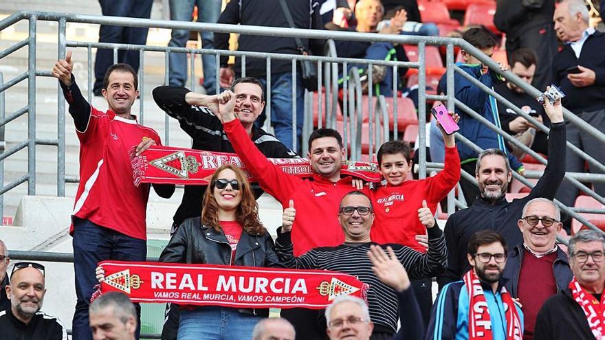 Aficionados del Real Murcia, la temporada pasada, en las gradas de Nueva Condomina.