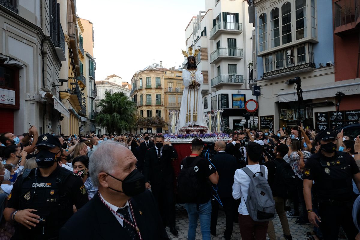 Madrugada de traslados para la veneración 'El Verbo Encarnado' en la Catedral