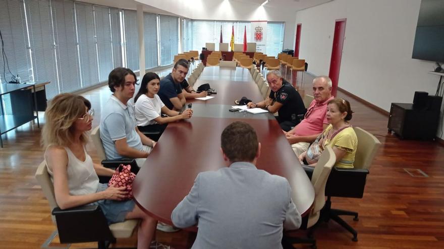 Reunión entre el concejal de Seguridad Ciudadana con los  comerciante de Santa Eulalia | AYTO.MURCIA