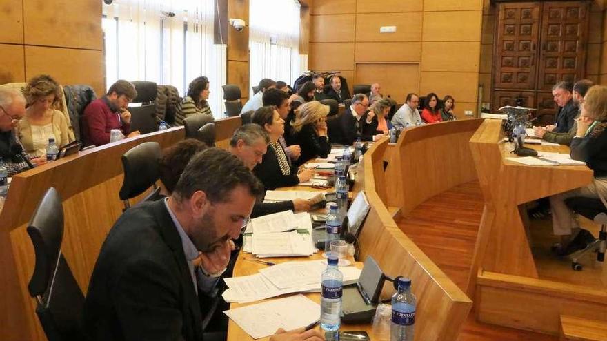 El Pleno celebrado ayer, con Alberto Pajares en primer término.