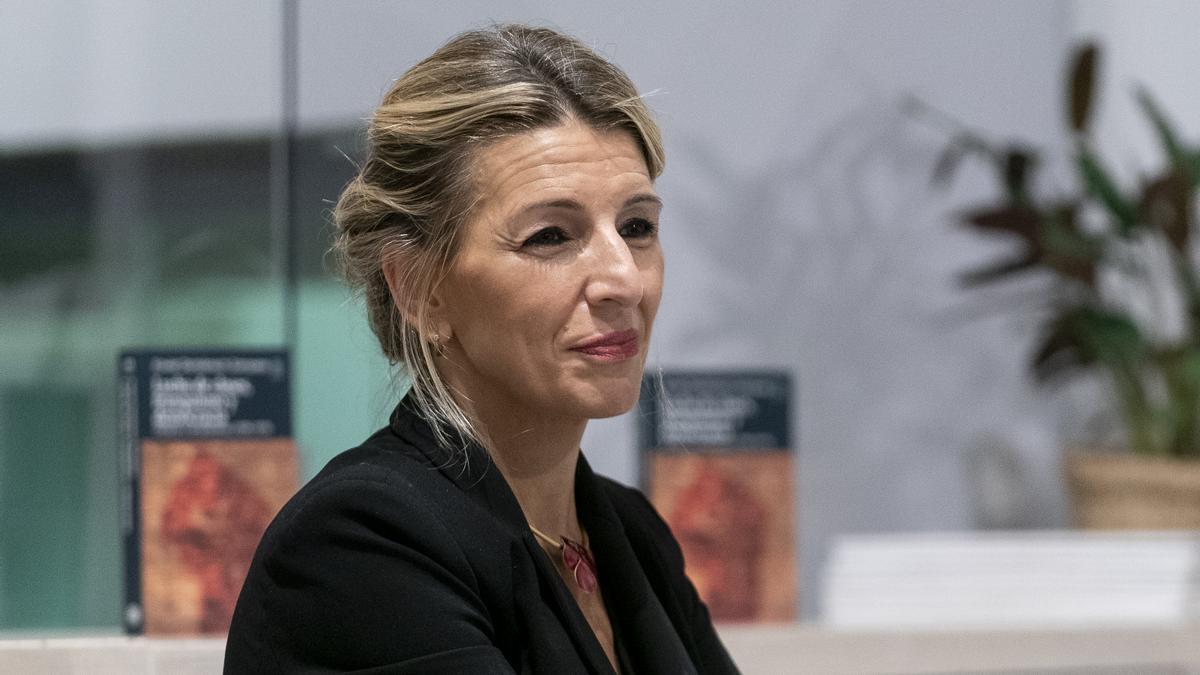 Yolanda Díaz presiona al PSOE con una "comisión negociadora" para limitar la subida hipotecaria y de alimentos