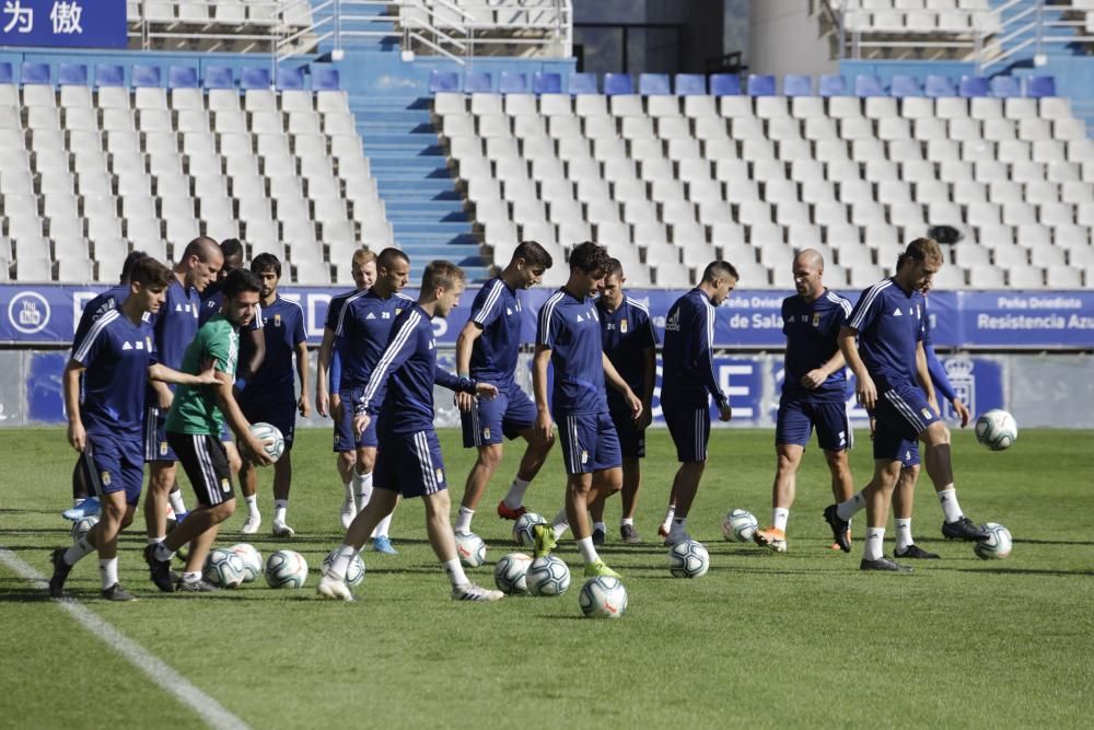 Entrenamiento del Real Oviedo en el Carlos Tartiere