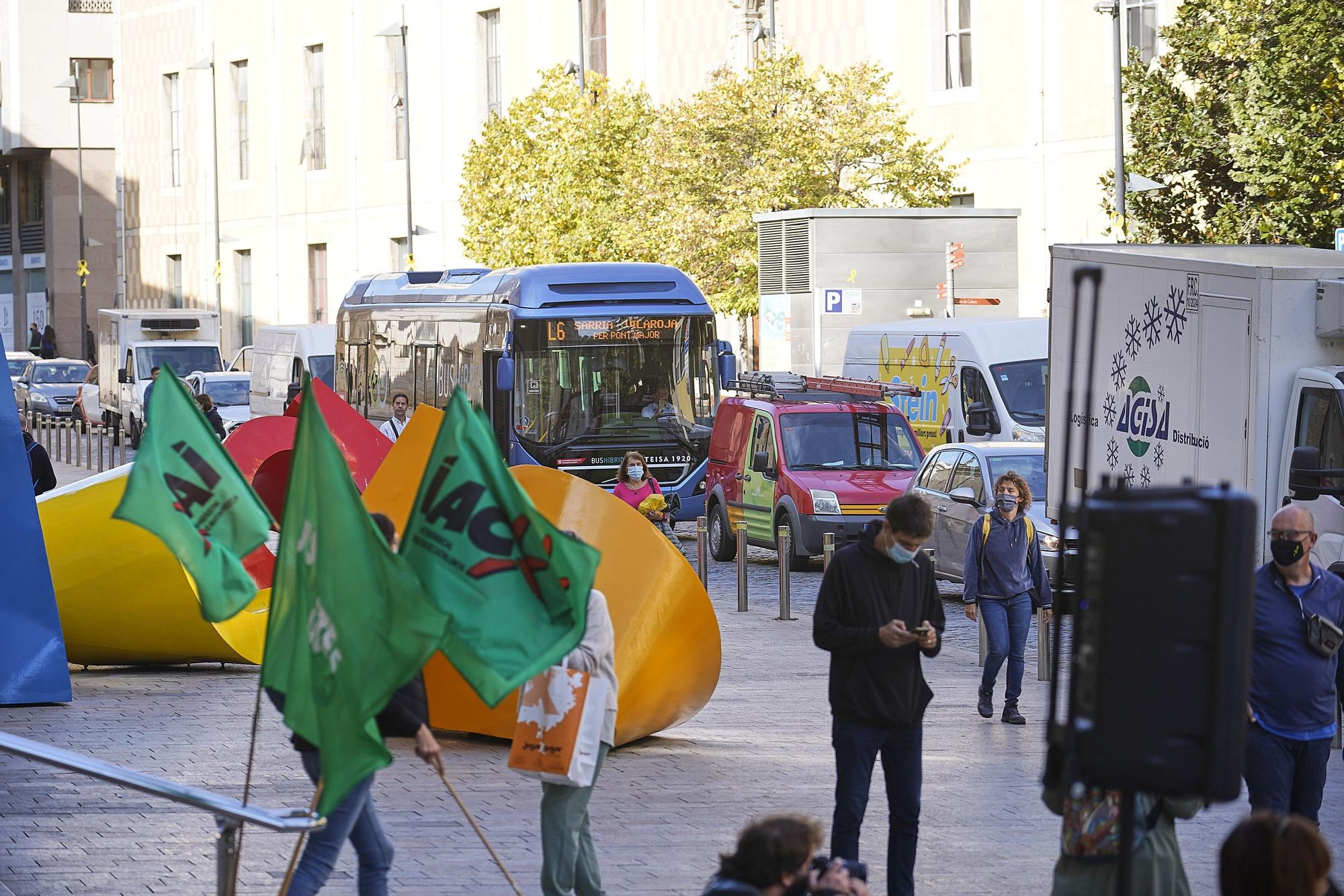 Centenars de professors es concentren a la Delegació del Govern a Girona en contra de la temporalitat