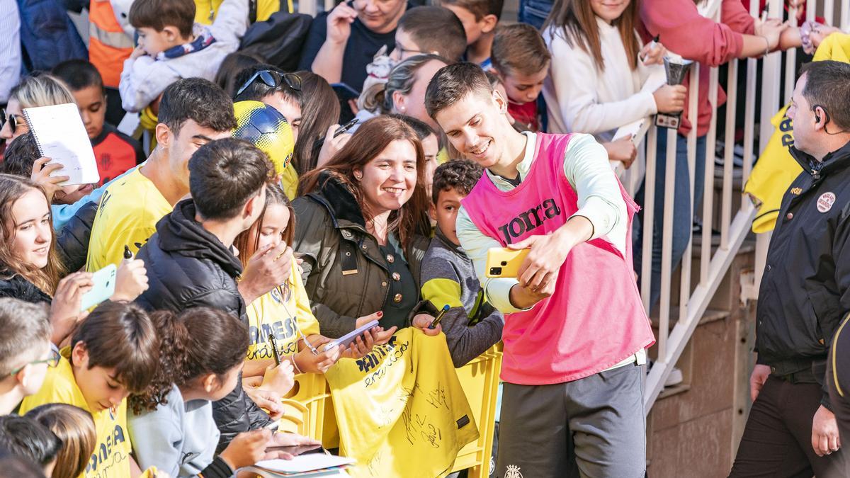 GALERÍA | Los jugadores del Villarreal brindan a los más pequeños el mejor regalo de Reyes