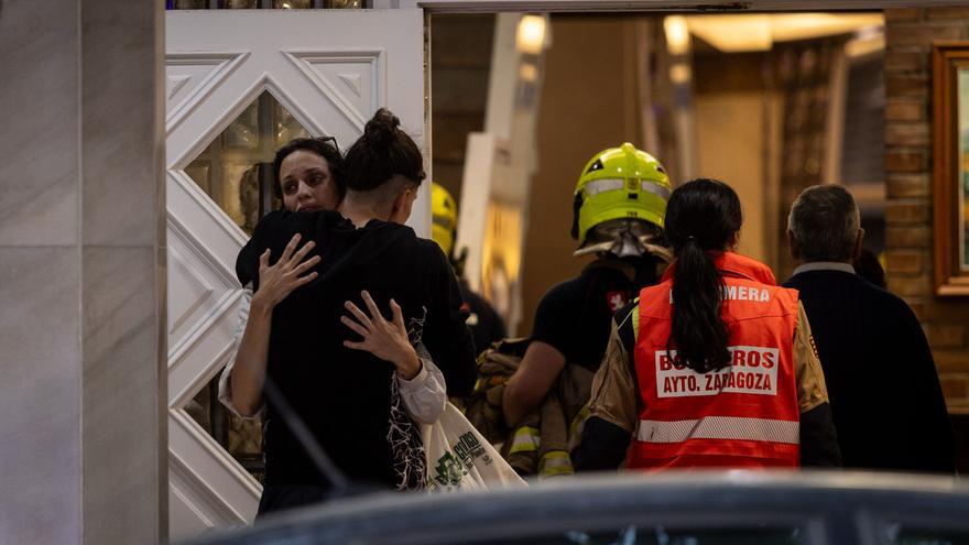 En imágenes | Un incendio en la calle Bretón deja un fallecido y cuatro intoxicados por humo
