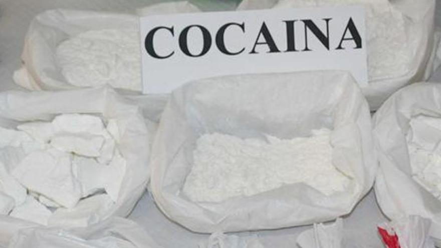 Trece años de cárcel y una multa de 2,5 millones de euros por traficar con dos toneladas de droga en Canarias