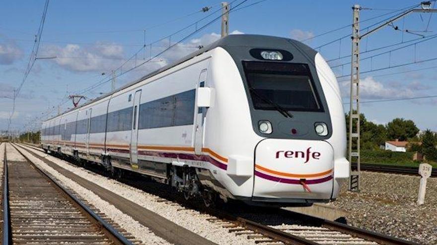 La Junta se pregunta si hay alternativa a seguir pagando a Renfe para mantener los trenes regionales