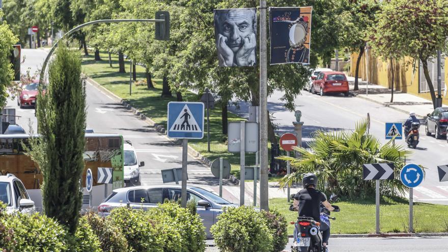 El brujo en uno de los carteles desplegados del Clásico en la ciudad.