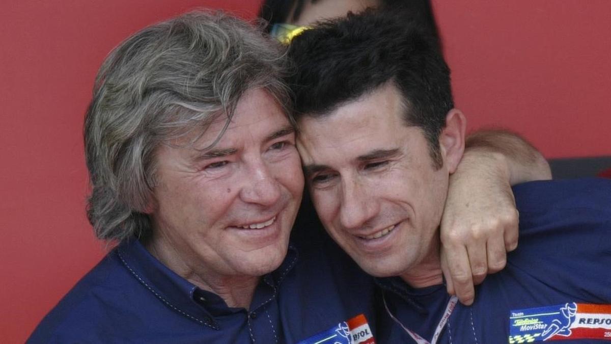 Ángel Nieto y Jorge Martínez 'Aspar' comparten un premio en Jerez, en 2002.