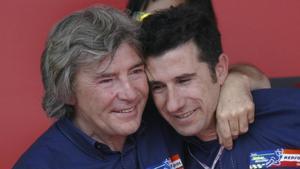 Ángel Nieto y Jorge Martínez ’Aspar’ comparten un premio en Jerez, en 2002.