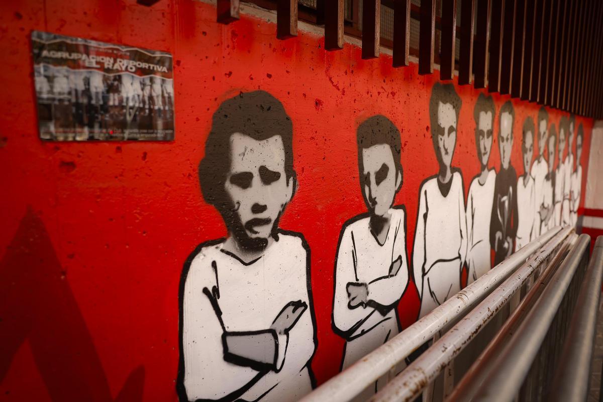 Los nuevos murales del Rayo en el Estadio de Vallecas.