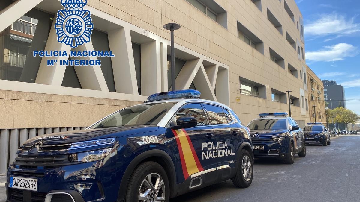 Patrullas de la Policía Naconal en la Comisaría de Alicante