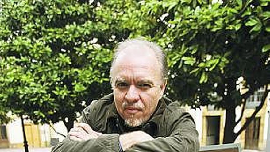 Jorge Fernández Díez, en la Corrada del Obispo, en Oviedo.