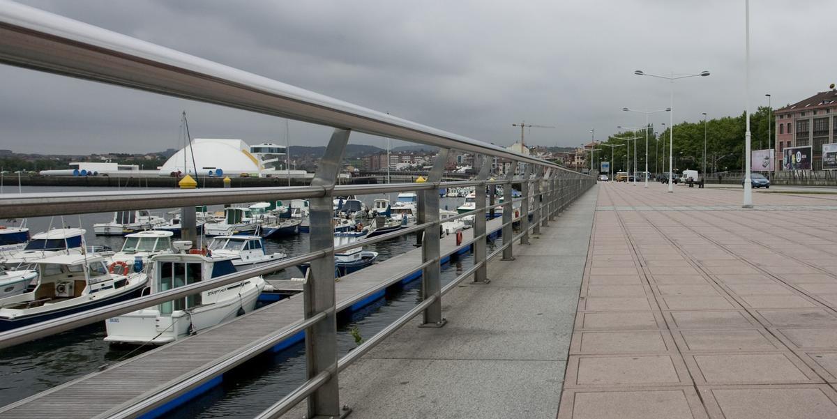 Paseo Manuel Ponga Santamarta.