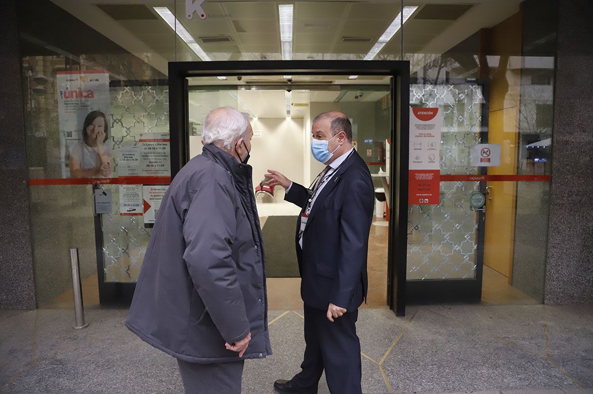 La banca amplia en Córdoba los horarios de atención a los mayores de 65 años