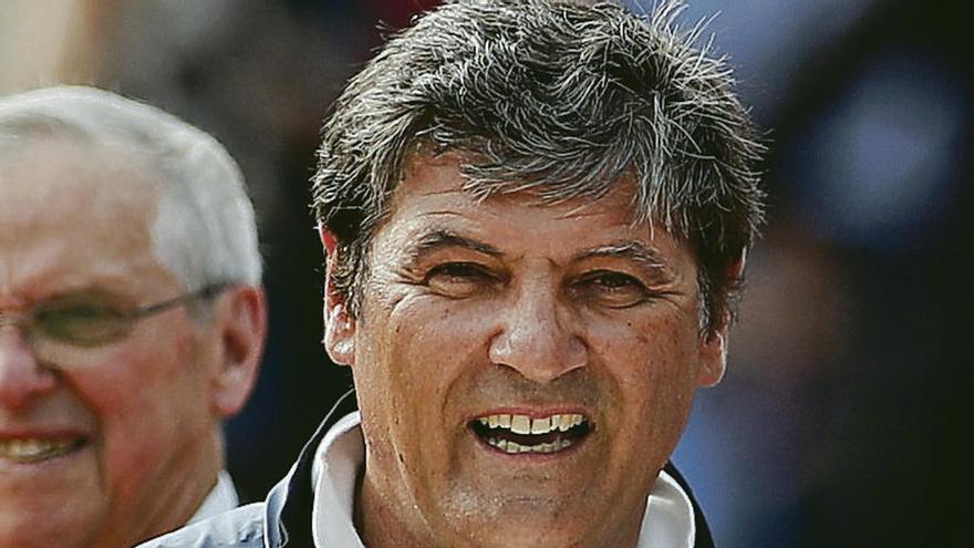 Toni Nadal, con el trofeo de Roland Garros el pasado mes de junio.